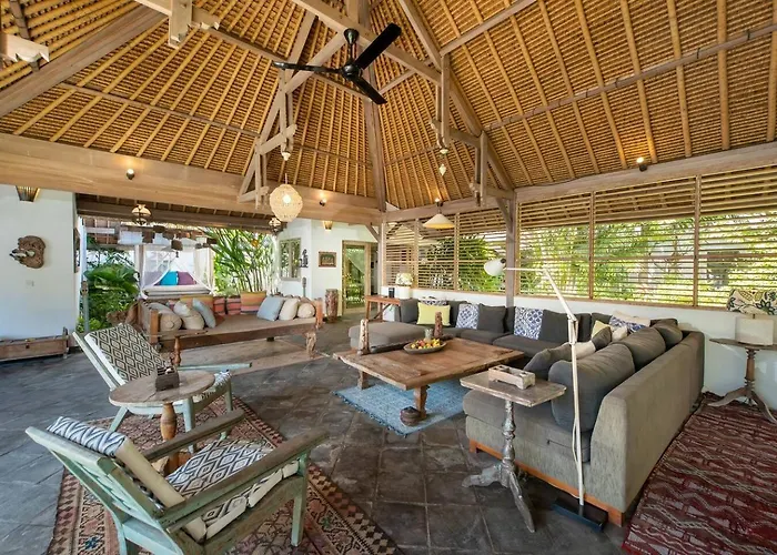 Villa Gorgeous Balinese Designed 3 Bed Villa, Pick!