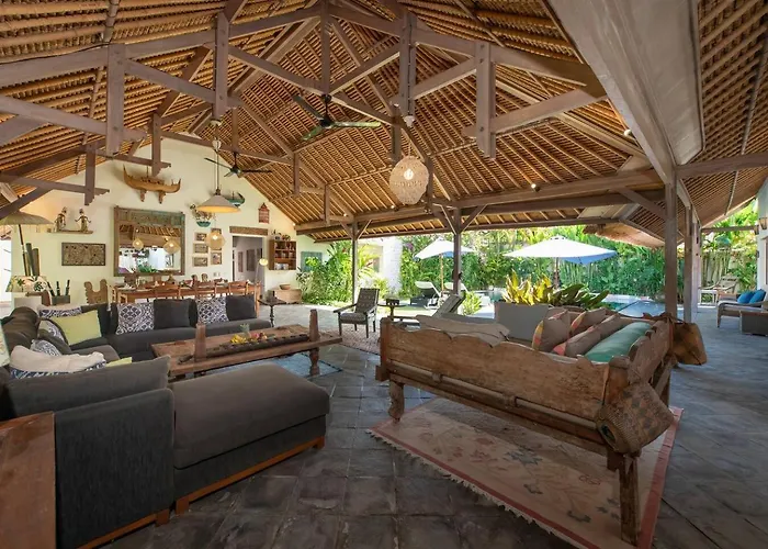 Villa Gorgeous Balinese Designed 3 Bed Villa, Pick! Seminyak (Bali)